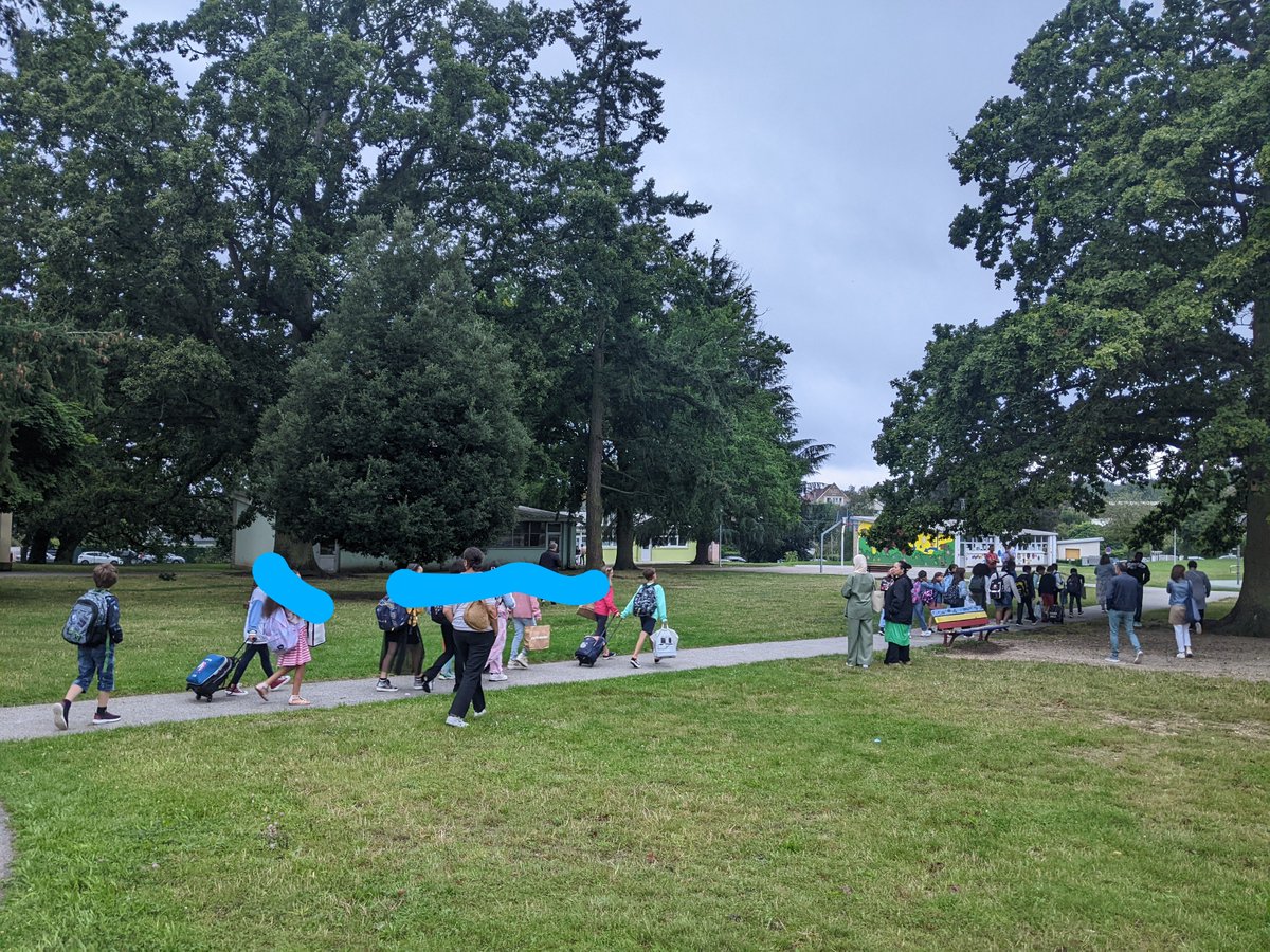 🎶 La rentrée des classes est encore plus belle en musique dans l'école Rochereuil <a href="/VilleEvreux/">Ville d'Evreux</a> ! Rien de tel pour commencer l'année scolaire du bon pied et avec sérénité avec <a href="/HurelDelphine/">Delphine Toussaint</a> . 
👏Merci à la MJC d'accompagner musicalement cette étape si importante ! 
@MoncadaFra