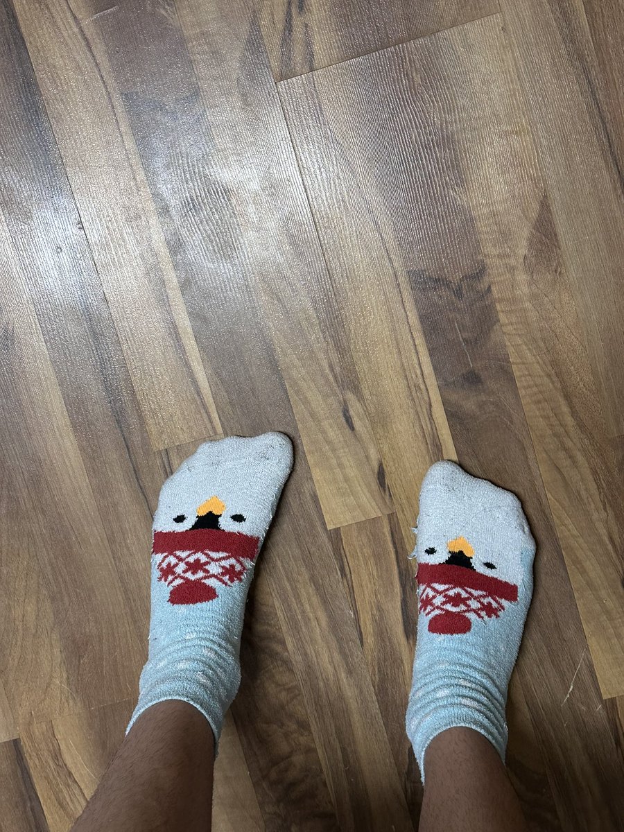 CAthlete101's tweet photo. Busting out the Christmas socks… maybe could get some tonight like this😙

#feet #Feet #socks #fetish #shoes #slides #sandals #sandle #flipflop #college #feetworshi̇p #malefeet #guyfeet https://t.co/1Z6A8Hsx5G