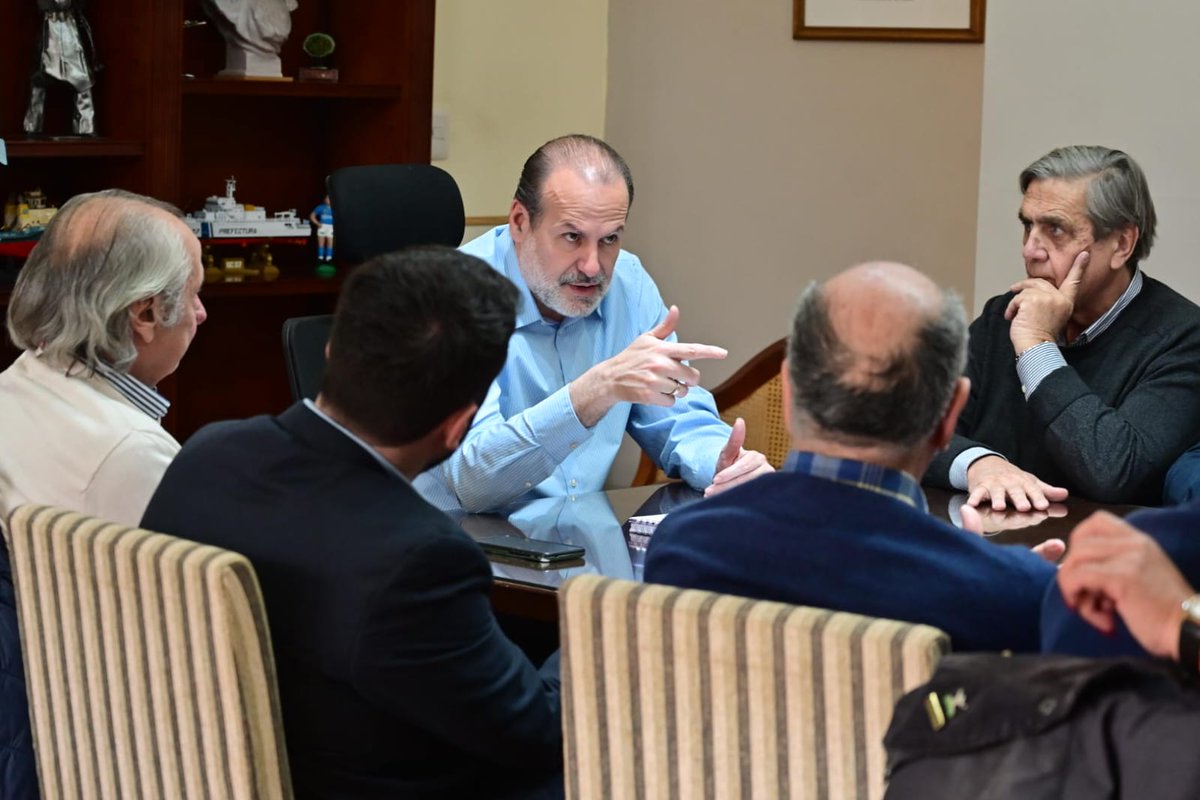 Productivo encuentro con representantes de la <a href="/CCISBB/">CCIS Bahía Blanca</a>, la Cámara del Comercio, y la @Ahgbahiablanca para hablar de diferentes temas del sector, de proyectos en torno al centro de la ciudad y el trabajo articulado de cara al futuro.

¡Trabajamos por una Bahía productiva y pujante!