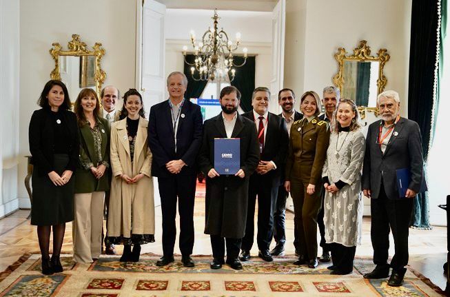 Ing Industrial UCh (@industrialesuch) on Twitter photo Pamela Jervis (<a href="/jervis_pam/">Pam Jervis</a>), académica de Ingeniería Industrial, entrega balance y cronograma del Censo 2024 a presidente de la República. Conoce detalles en el siguiente enlace: dii.uchile.cl/2024/09/02/aca… Pamela Jervis (<a href="/jervis_pam/">Pam Jervis</a>), académica de Ingeniería Industrial, entrega balance y cronograma del Censo 2024 a presidente de la República. Conoce detalles en el siguiente enlace: dii.uchile.cl/2024/09/02/aca…