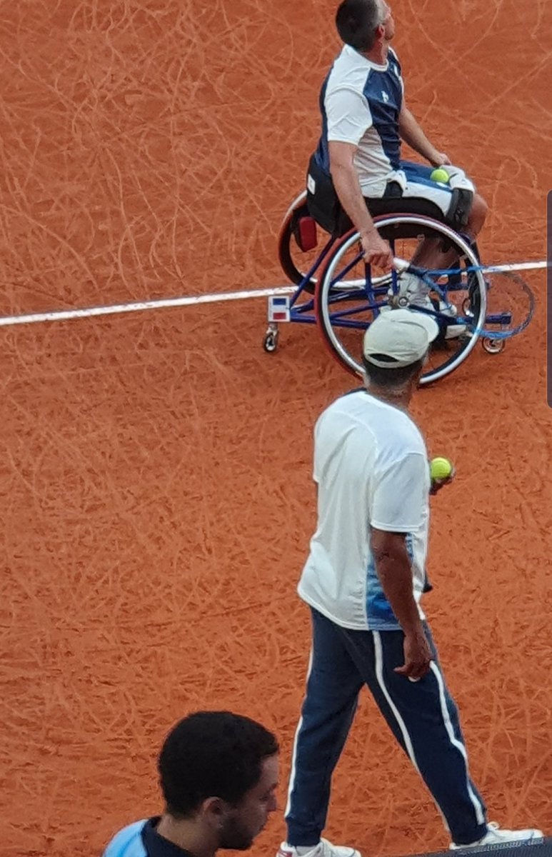 Un élan s'est levé.
<a href="/Paris2024/">Paris 2024</a> #RolandGarros #AllezLesBleus 💙