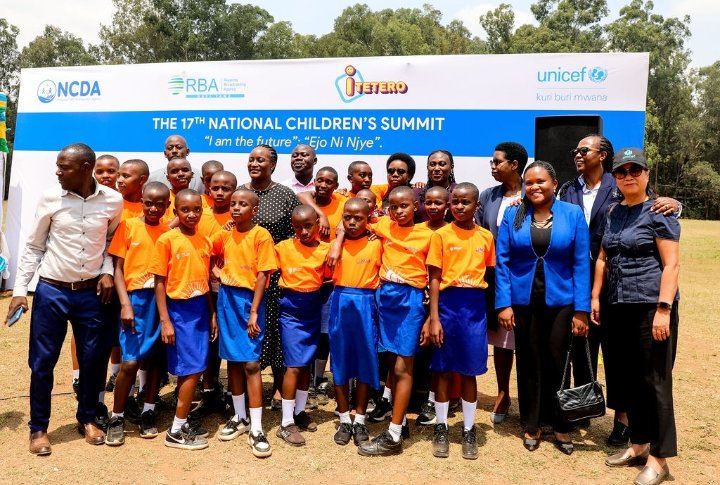 Very excited! 

#Meet the Minister of <a href="/RwandaGender/">Ministry of Gender & Family Promotion | Rwanda</a>, Director General <a href="/Rwanda_Child/">National Child Development Agency | Rwanda</a>, Deputy representative <a href="/unicefrw/">UNICEF Rwanda</a>, The Governor of <a href="/RwandaSouth/">Southern Province | Rwanda</a>, <a href="/HuyeDistrict/">Huye District</a> Mayor and many other children partners as well as other many delegations.  

#VisitKirehe
#ChildrenSummit2024