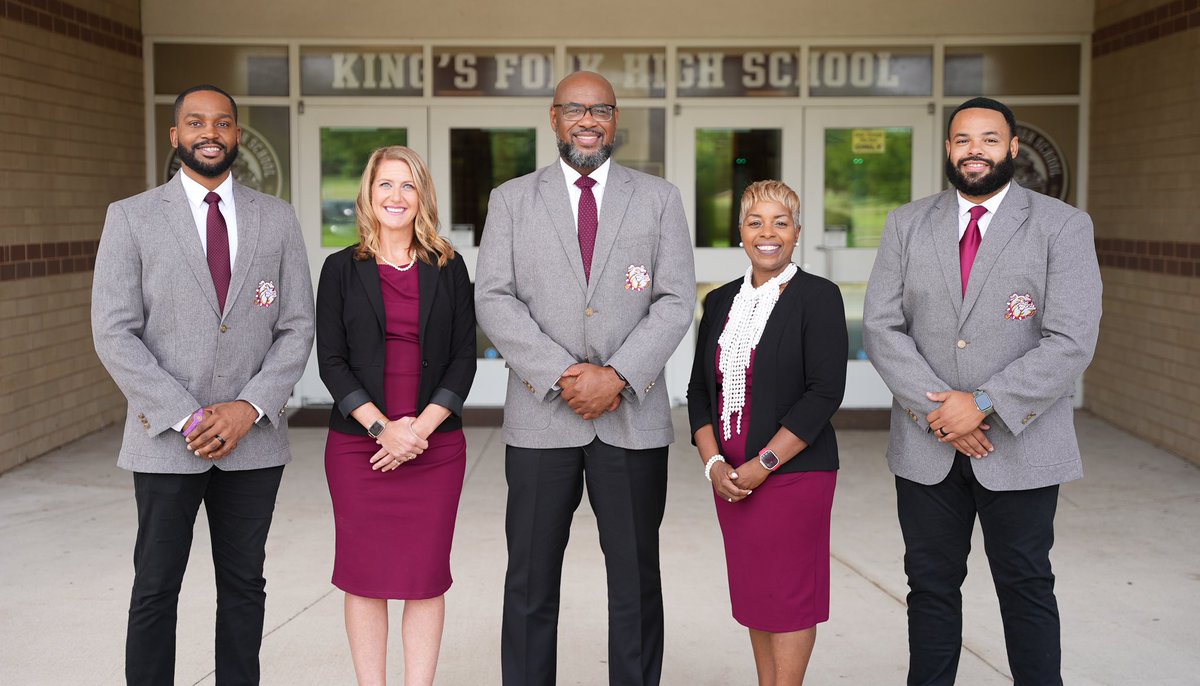 SheltMorgan_AP's tweet photo. Another opportunity to impact the lives of our young people. A blessing. Make it a great year!
13🍎
#TheFork 🐾 https://t.co/3nCgqLtaw1