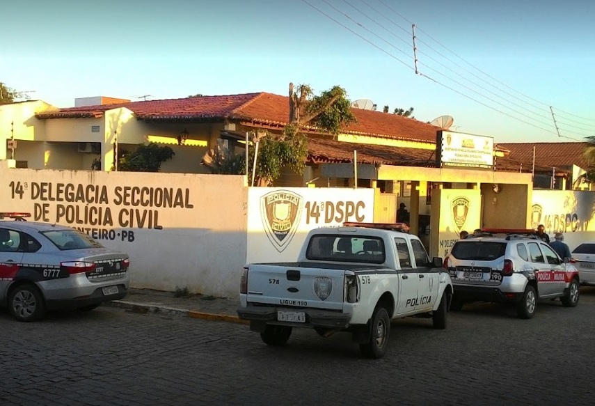 Jovem é preso após tentar matar a própria mãe em Sumé dlvr.it/TCkJNd