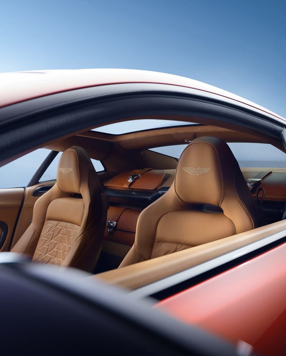 A colossus of roads.

Vanquish honours its name with a new era of domination.

#AstonMartin #VeniVidiVanquish #ZENITHDRIVEN