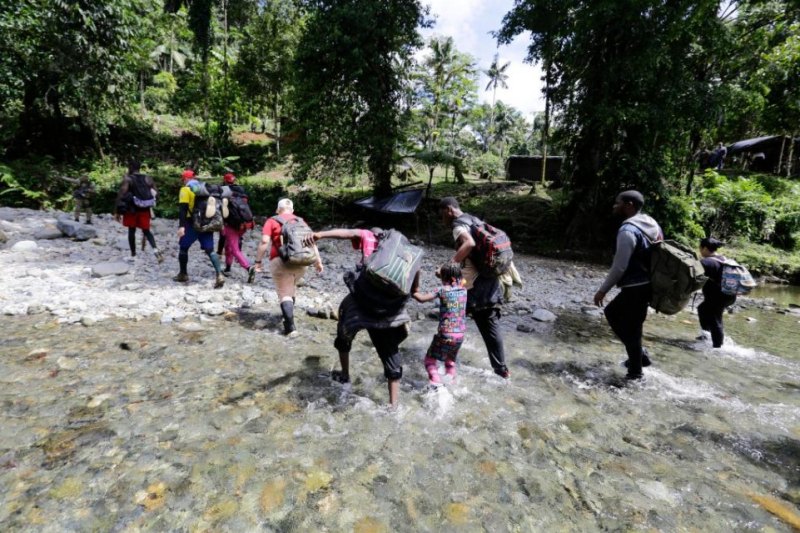 Menos migrantes se arriesgan a cruzar la selva en Panamá tras la represión ejercida en las últimas semanas, dice Bloomberg maduradas.com/menos-migrante…