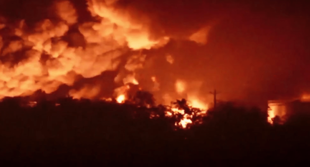 Жители Пролетарска рассказали о последствиях пожара dlvr.it/TCkKlK