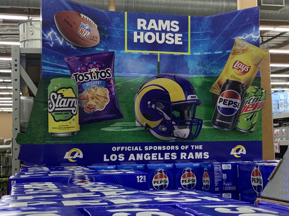 BerthaA39032549's tweet image. Here at the grocery market @Chino - they have a good display. Set up looks bright #RamsHouse  🇺🇸🐏🇺🇸