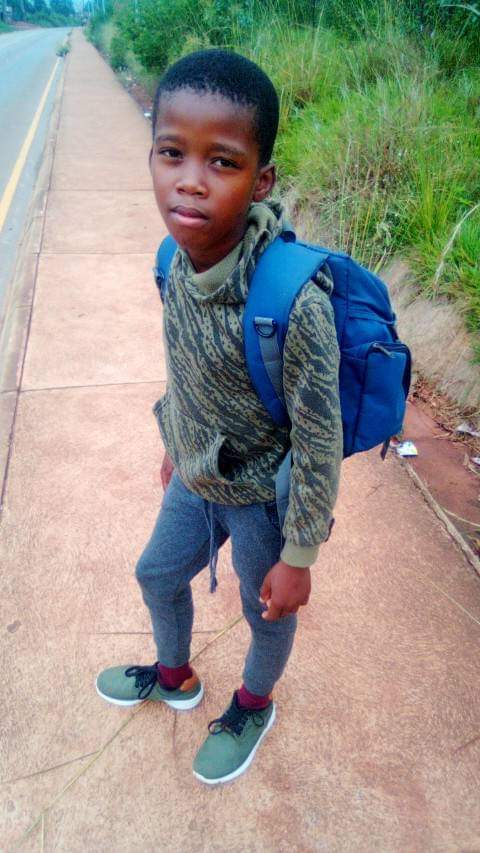 chestereswatini's tweet image. Sanbonani
Please help us locate the pictured boy, ulahleke this morning Esitjeni (Ka lobamba) around 10AM. He was wearing a Light Grey round neck sweater, Grey pants n red Slides.... Ngcela lombonako amane angshayele ku 78268690/79 #rt