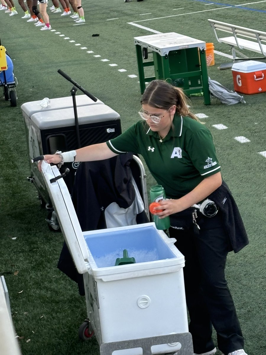 Friday night lights are finally here! 💚🖤