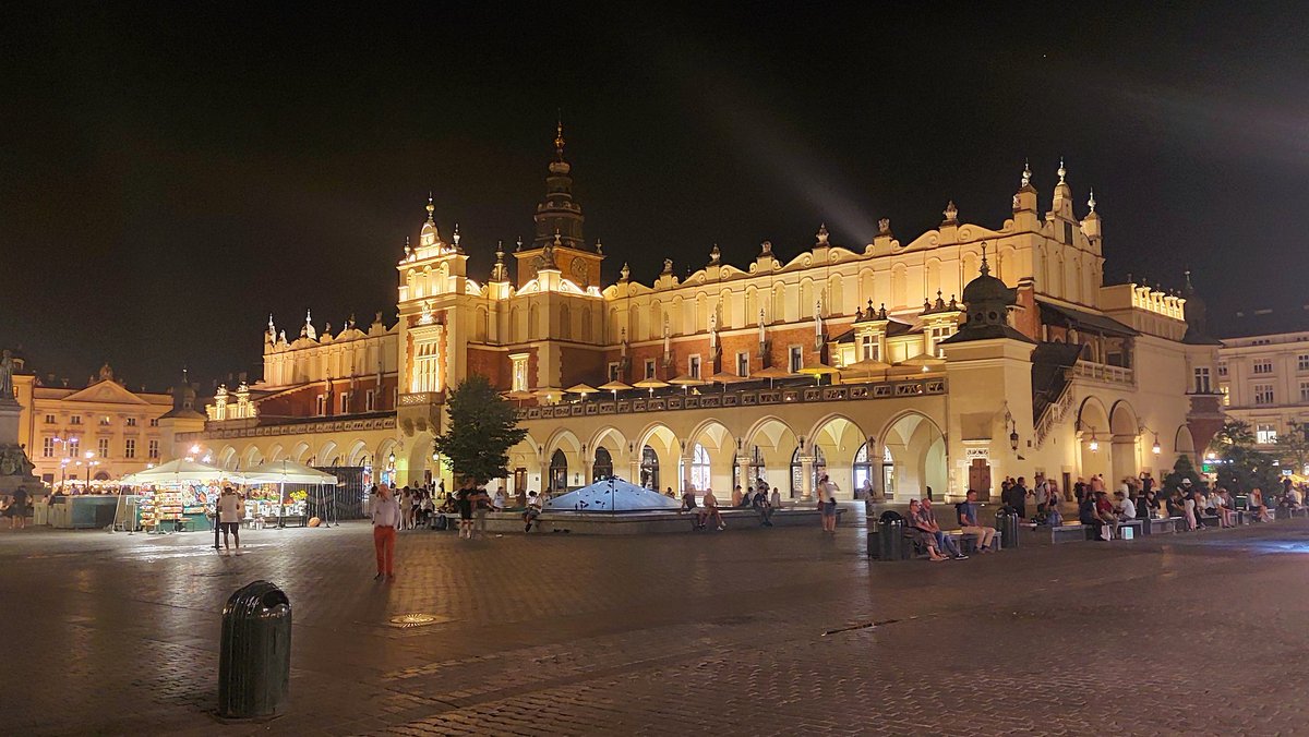 Dnisilla23's tweet photo. La bella #Cracovia de noche 😍💥🇵🇱😍💥🇵🇱
#Krakow #Polonia #Poland #Polska #travelphotography #TravelTheWorld #BasilicaSantaMaria #CastilloDeWavell #LonjaDeLosPaños #RioVistula #RynekGlowny https://t.co/3wdsHHu2uS