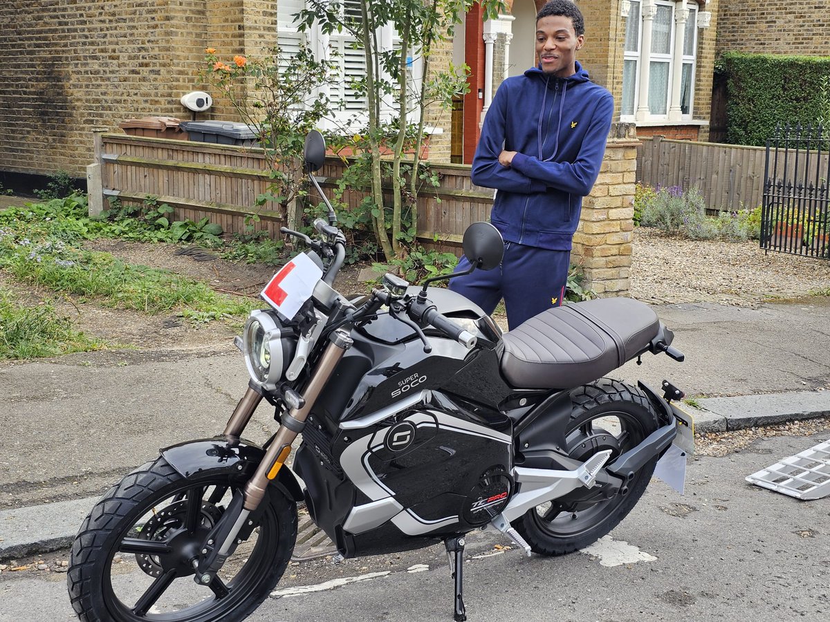 A 55mph 5.2kw #Vmoto TC Wanderer Pro hitting the streets of South-East #London today. Enjoy! Available to test-ride and buy from green-mopeds.com. #ev #commuting <a href="/vmotosocouk/">Vmoto Soco UK</a> <a href="/vmotosoco/">Vmoto</a>