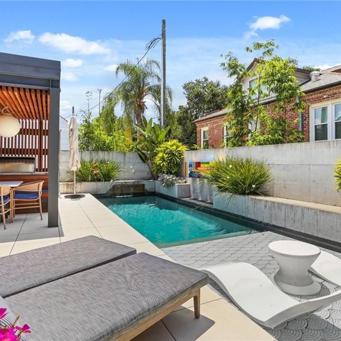 Enjoying the final days of summer by the pool this Labor Day 🍻