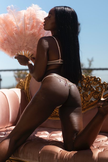 3 pic. Check out the Ruby pink diamond set from @HoneyBirdette the sale goes until midnight 30%- 70%