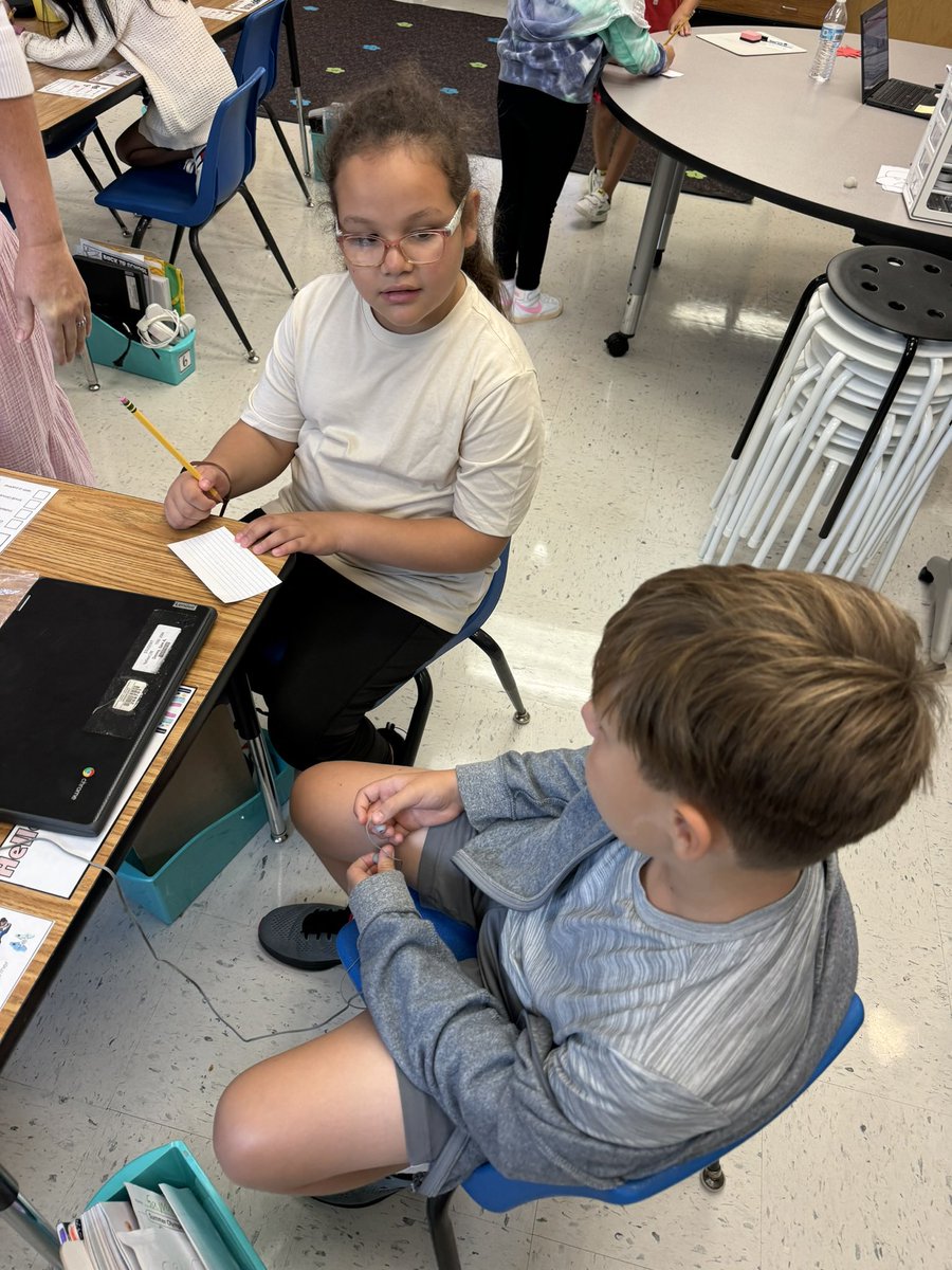 Julianne Moore tweet media