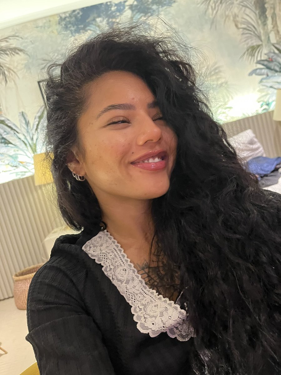 no nudes today, just me being a regular college girl :) https://t.co/lYuaqJXTEf