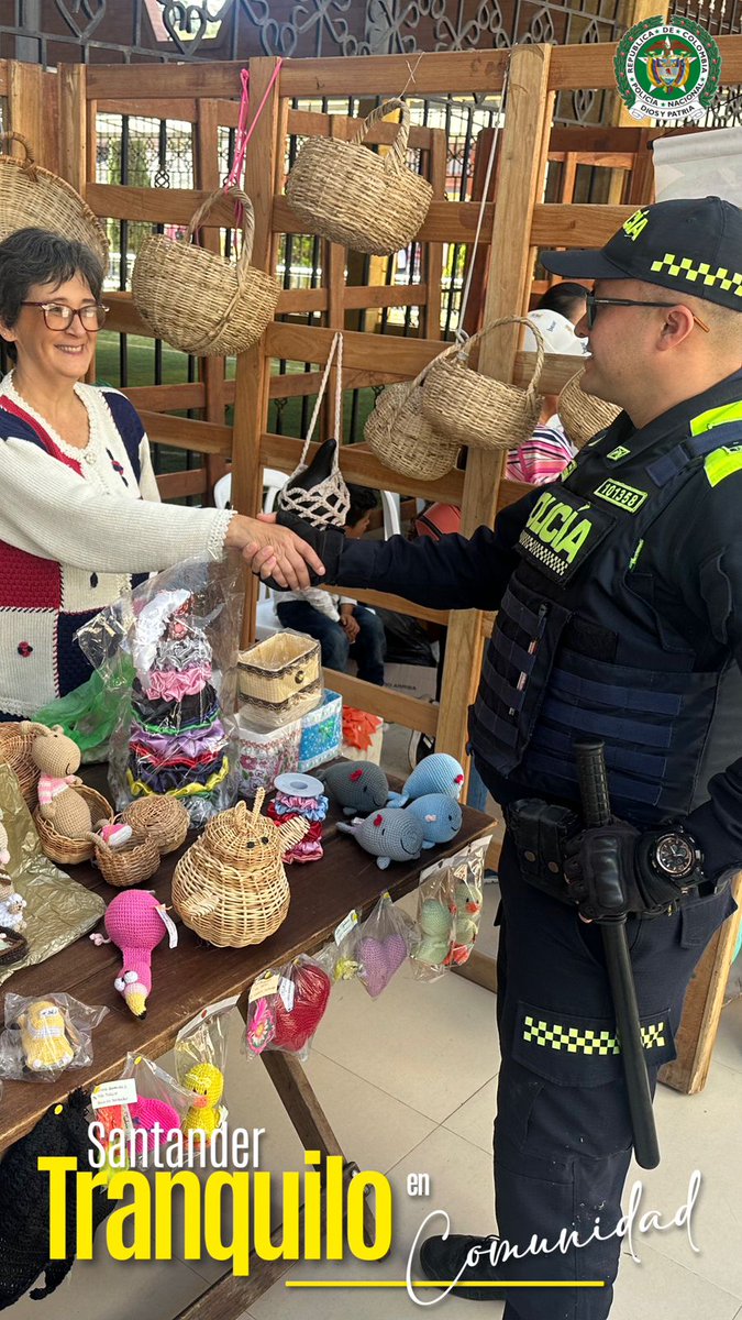 PoliciaStander's tweet photo. #Gambita | Unidos con la comunidad, seguimos construyendo espacios seguros y de convivencia para todos. Con el apoyo de cada ciudadano, hacemos de #Santander un lugar más tranquilo y lleno de oportunidades. #SantanderTranquiloEnComunidad https://t.co/a9tNH3JwSJ