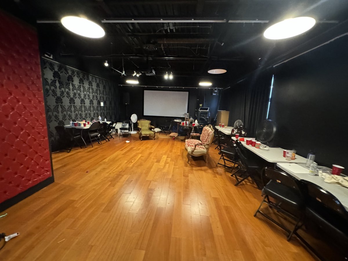 thriftweasel's tweet photo. This entire event was an amazing experience working with an extremely talented crew. The entire sketch team was just me and @truman_waller shooting everything and then editing like mad men, but seeing chats reaction and hearing the laughter from the other room kept us going 🥚🐶 https://t.co/JTFXsgRGoE