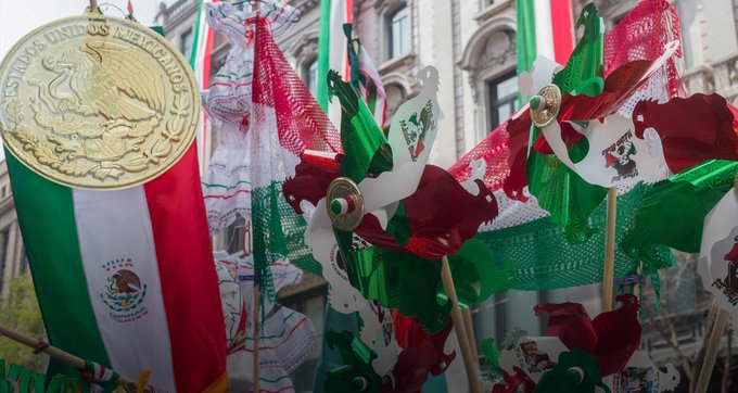 Nuestra bella #CDMX comienza a llenarse de adornos para los festejos patrios de septiembre. 

#FelizLunes 
#OrizonCI