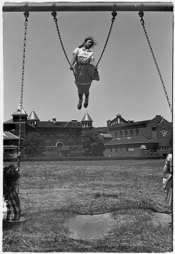 literlandweb1's tweet photo. "Requiere más coraje la alegría que la pena. A la pena, al fin y al cabo, estamos acostumbrados".
Eduardo Galeano
 📷William Gedney https://t.co/Ht0zAdWySA
