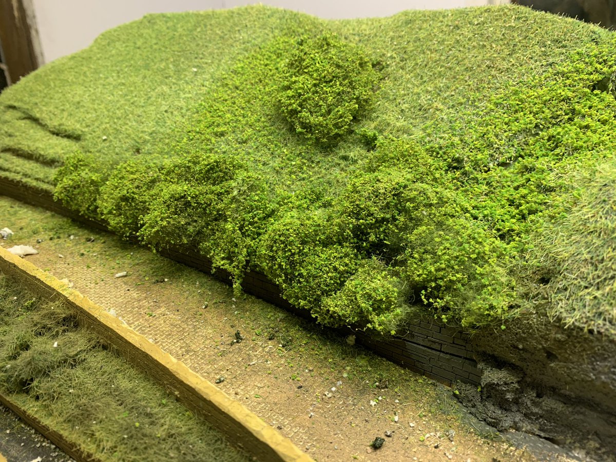 lnr_models's tweet image. Work in progress with a very satisfying bit of low bush creation for the embankments.

Polyfibre substructure and scenic foam for the foliage. Simples.

#lnrmodels
#modelrailways
#modelrailwayaccessories #hornbymodelrailways #ukmodelrailways #modelrailwaysuk #TMRGUK
