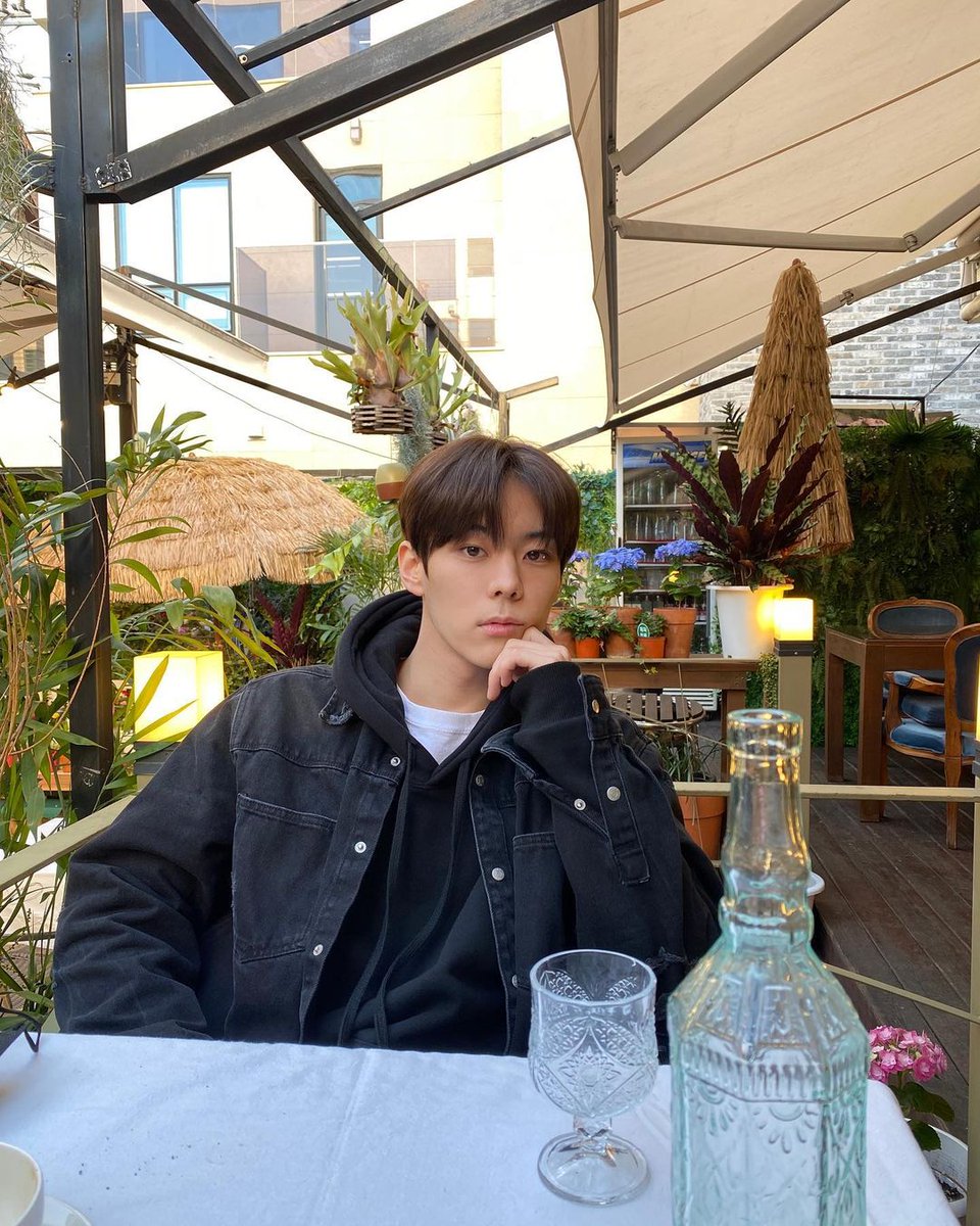 i8waves's tweet image. okay girls 🪇 aquí estamos en el #𝔊ūm𓊈𖠇ིུ͠𓊉𝚍a𝐲 para celebrar el debut de las más lindas ! ☆ y nada hoy tenía que venir a bailar junto a estas #𝟕ʼཋྀུ⃨花·𝚜𝕥āɾs y gritarles muchísimo 🗣 que las adoro.

𝑚oon𝚕ight ⋆ 𝚕uke