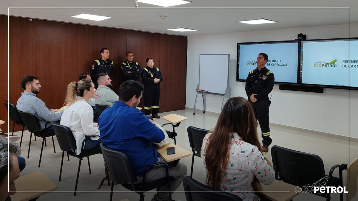 ECOPETROL_SA's tweet photo. 🌍 Asistentes al #LARTC visitaron la #RefineríaDeCartagena para conocer algunas de sus iniciativas de #SosTECnibilidad⚡. El Gerente General lideró el recorrido que te mostramos en estas imágenes👇🏻 https://t.co/e27H2XI8FF