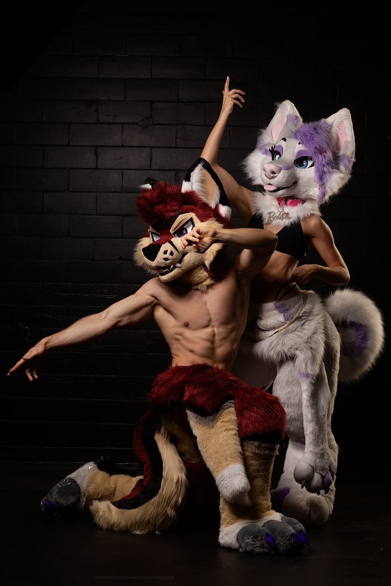 BookerFoxeh's tweet image. Furry couples where ya at!?! Show your luv! 🥰🥰