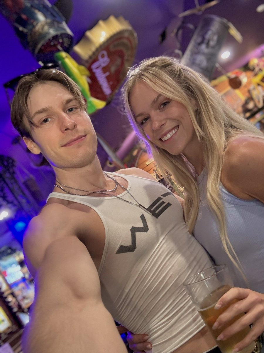 BookerFoxeh's tweet image. Furry couples where ya at!?! Show your luv! 🥰🥰