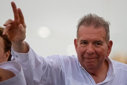 Lluvia de likes para el legítimo presidente de Venezuela Edmundo González Urrutia absurdamente perseguido por el régimen del dictador Nicolás Maduro 

Hoy más que nunca el mundo democrático debe rodear a esta maravillosa persona