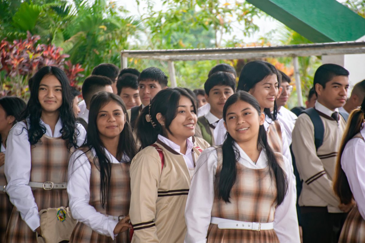 RicardoYanez2's tweet photo. #InicioEscolar 📚
Con entusiasmo y compromiso realizamos la apertura del año escolar 2024-2025, dando la bienvenida a estudiantes de los niveles de #Bachillerato e #Inicial en diferentes IE del #DistritoEducativo19D04.

Éxitos a todos/as.

#SomosValoresEc
#ElNuevoEcuadorResuelve https://t.co/YPiIDkMmxa