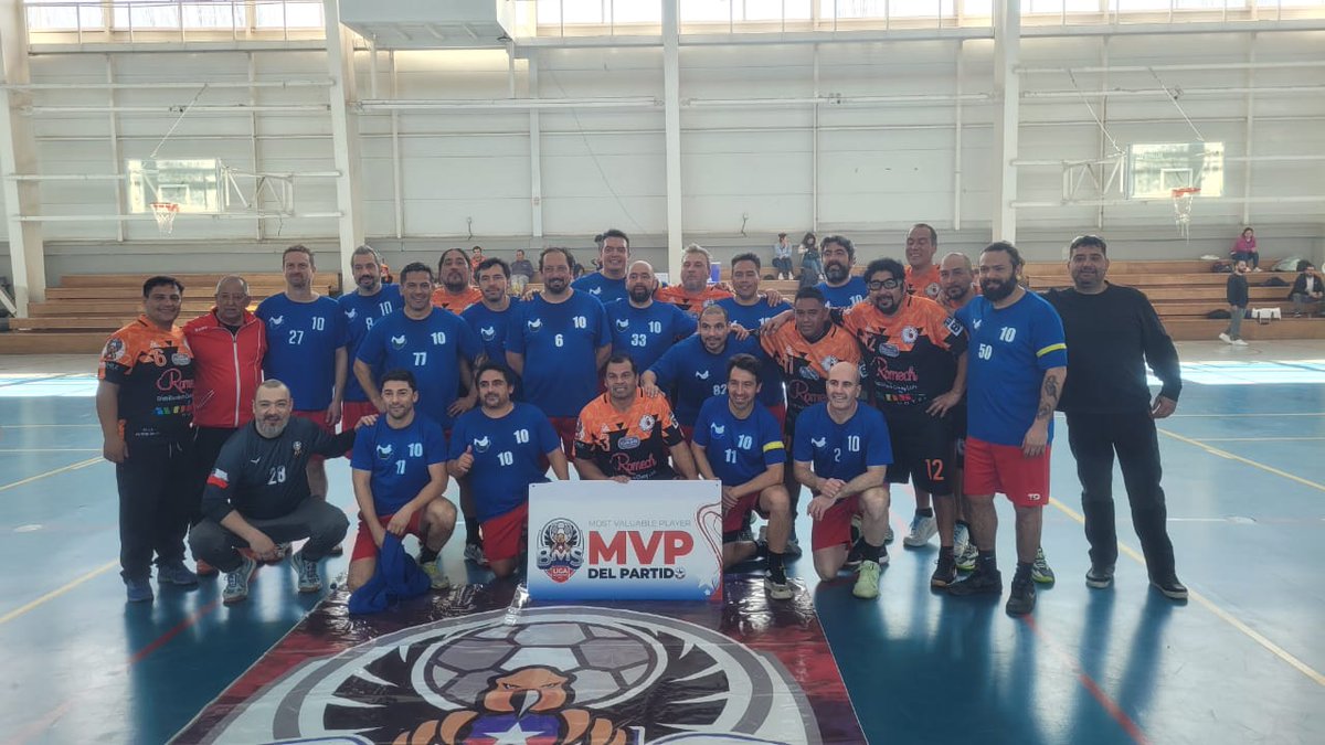 <a href="/Gerardo_Arica/">Gerardo Espíndola</a> <a href="/MuniArica/">Municipalidad de Arica</a> <a href="/edwin_briceno/">Edwin Briceño Cobb</a> muchas gracias por el aporte a nuestro club y deporte. Representando Arica en las fechas del nacional master chile BMS balonmano + 42,+40 y +35....