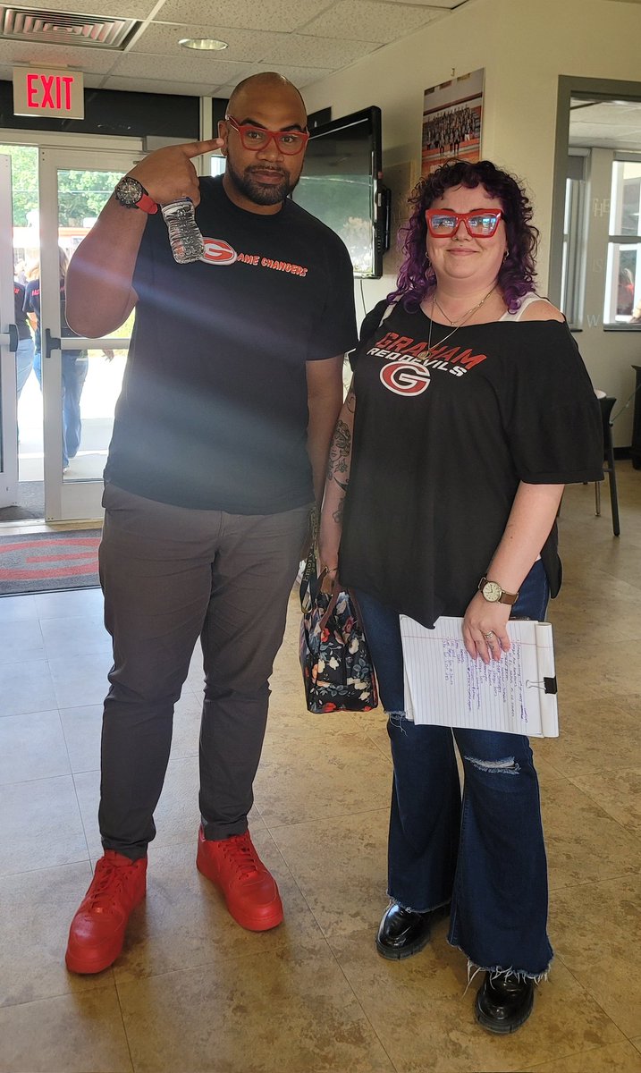 GHS_PrincipalJB's tweet image. When you start to wear off on your staff members! #RedFrames @GrahamRedDevils @ABSSPublic