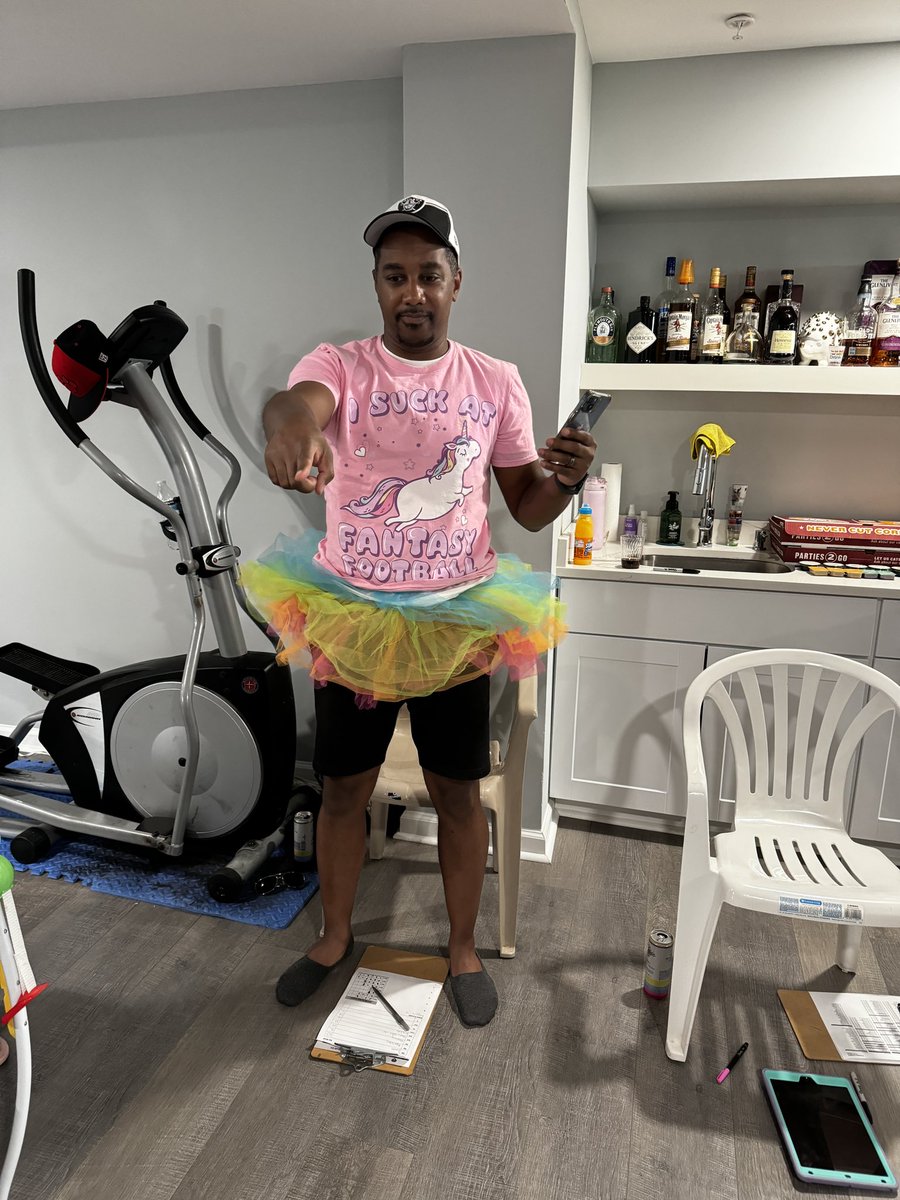 GMoneyCaveMan's tweet photo. Just hosted our Couples league with the crew ❤️🙌. If you drafting with your wife that means you watching football Sundays, Thursdays, Mondays!!! It’s chess not checkers folks 😉
#FantasyFootball #FantasyLoser #NFL #FantasyDraft #LiveDraftsMatter #CouplesLeague #ElmoLeague #Pick9 https://t.co/AswRSO0Tdm