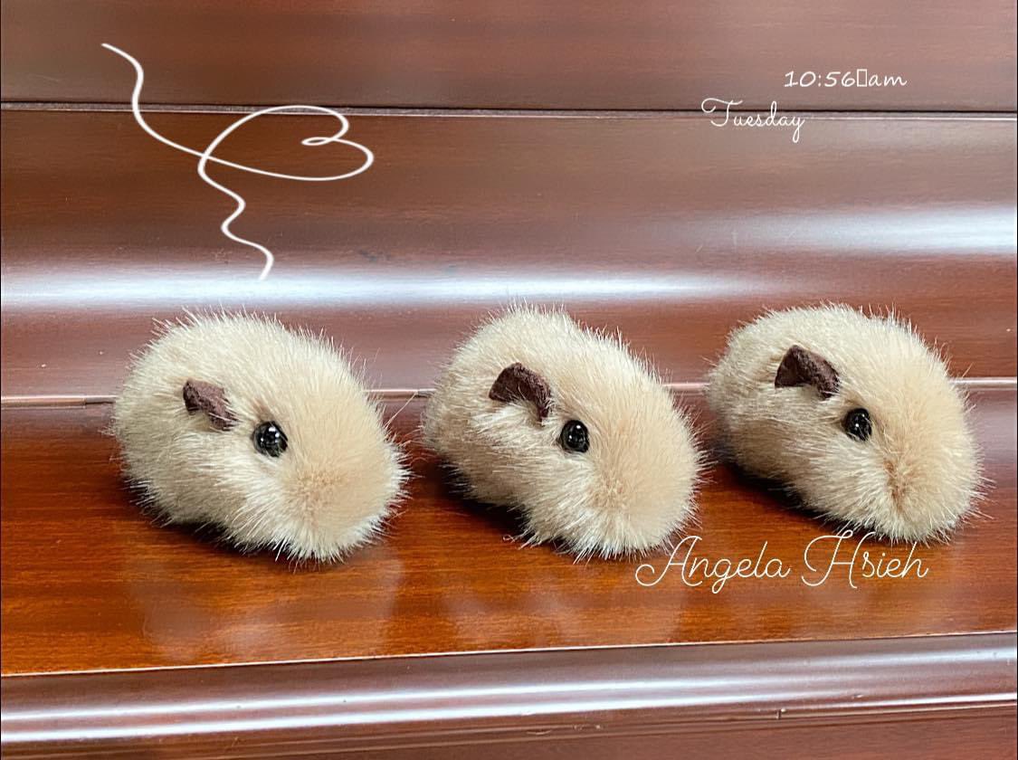 plushguineapigs's tweet photo. Keychain Guinea Pig 🐹
~ special custom order for a mom, daughter & daughter in law ❤️
~ make to order available
#handmade #plush #keychain #gift #plushguineapigs #guineapig #guineapigs #handmadebyangelahsieh #nzmade https://t.co/zApCmvsgiD