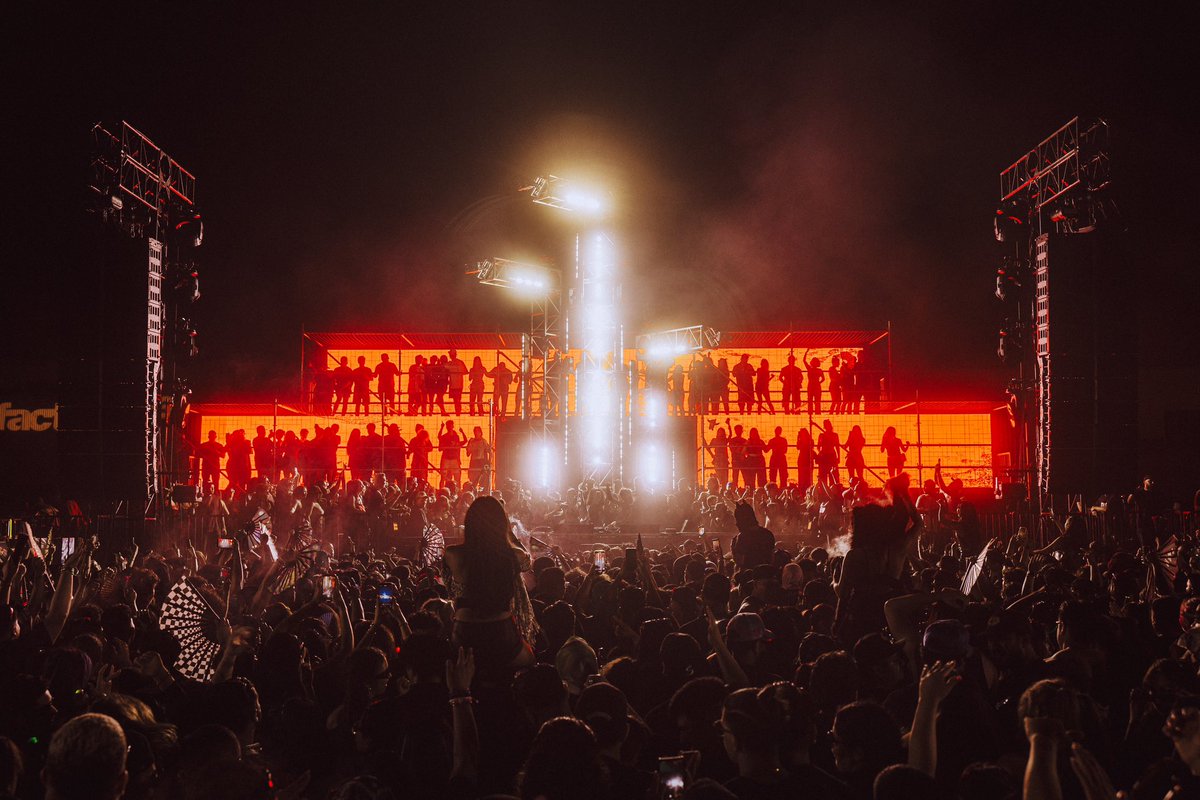 saralandrydj's tweet photo. 💫LA - Round 2💫

And that’s a wrap! L.A I’m filled with gratitude for the love and support you’ve showed me this weekend. Two incredible sold out shows, surrounded by friends, family and all of you who have supported me on my journey. This was a big milestone for me. Thank you🖤 https://t.co/l2fxkkVVne