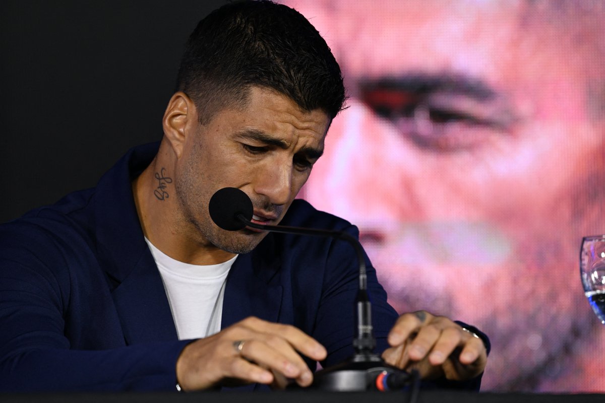 Entre lágrimas, Luis Suárez anunció su retiro de la Selección de Uruguay.