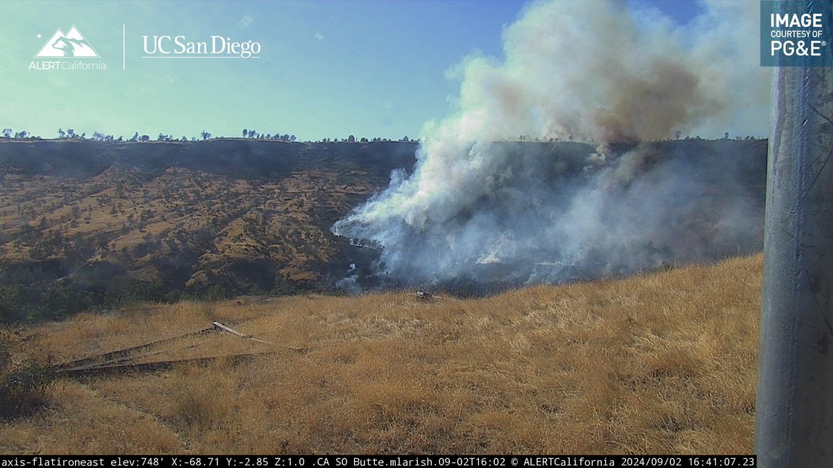 CaliFireTracker's tweet photo. The #CentervilleFire has since crested the ridge, more updates to come. https://t.co/z6AqANbxol