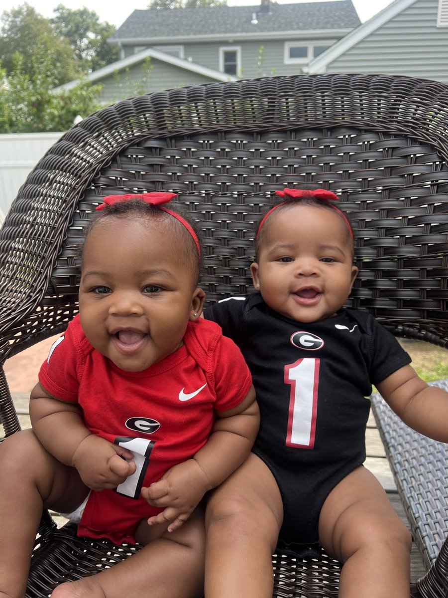 Even the twins are excited for Georgia Football <a href="/ER4_DASAVIOR/">Ellis Robinson IV</a> <a href="/GeorgiaFootball/">Georgia Football</a>