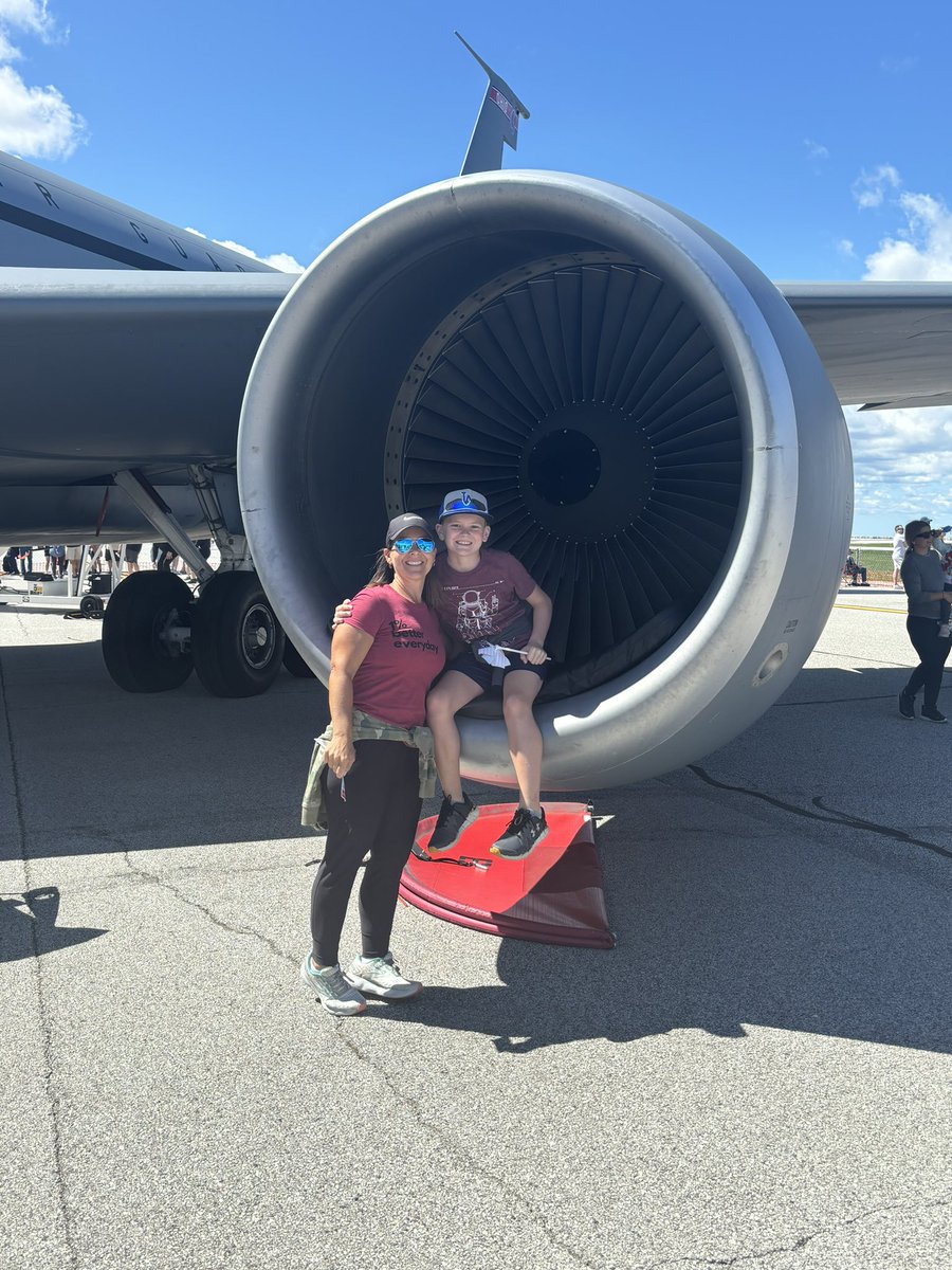 ShannonScheetz's tweet image. 🤍💙Air show tradition - we go to see the Jets every year but today was 1st time going into show in 5 yrs. So AMAZING to see Blue Angels up close 🇺🇸 #andrewmichaelscheetz