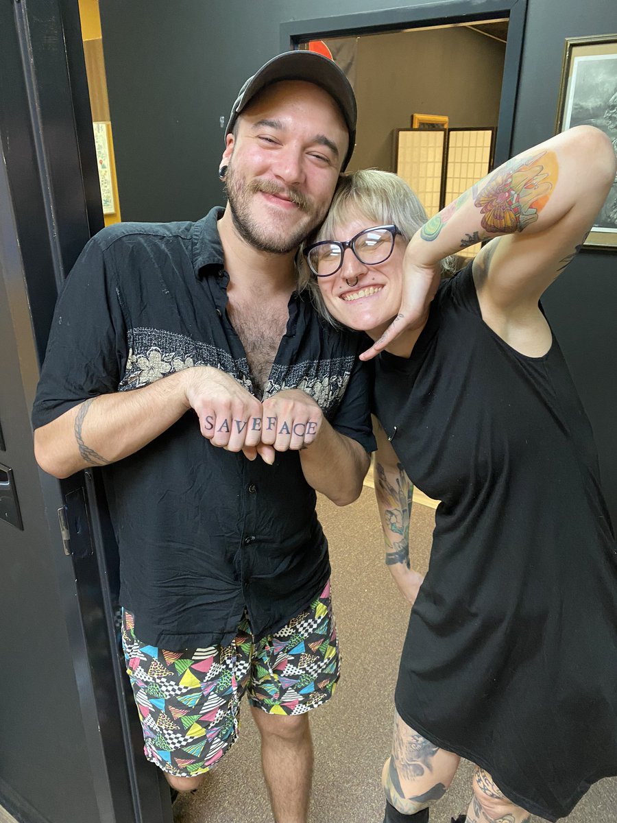 0verbiter_'s tweet image. Did you know @savefacenj fits perfectly as knuckle tattoos? 👀💁🏻‍♂️😂