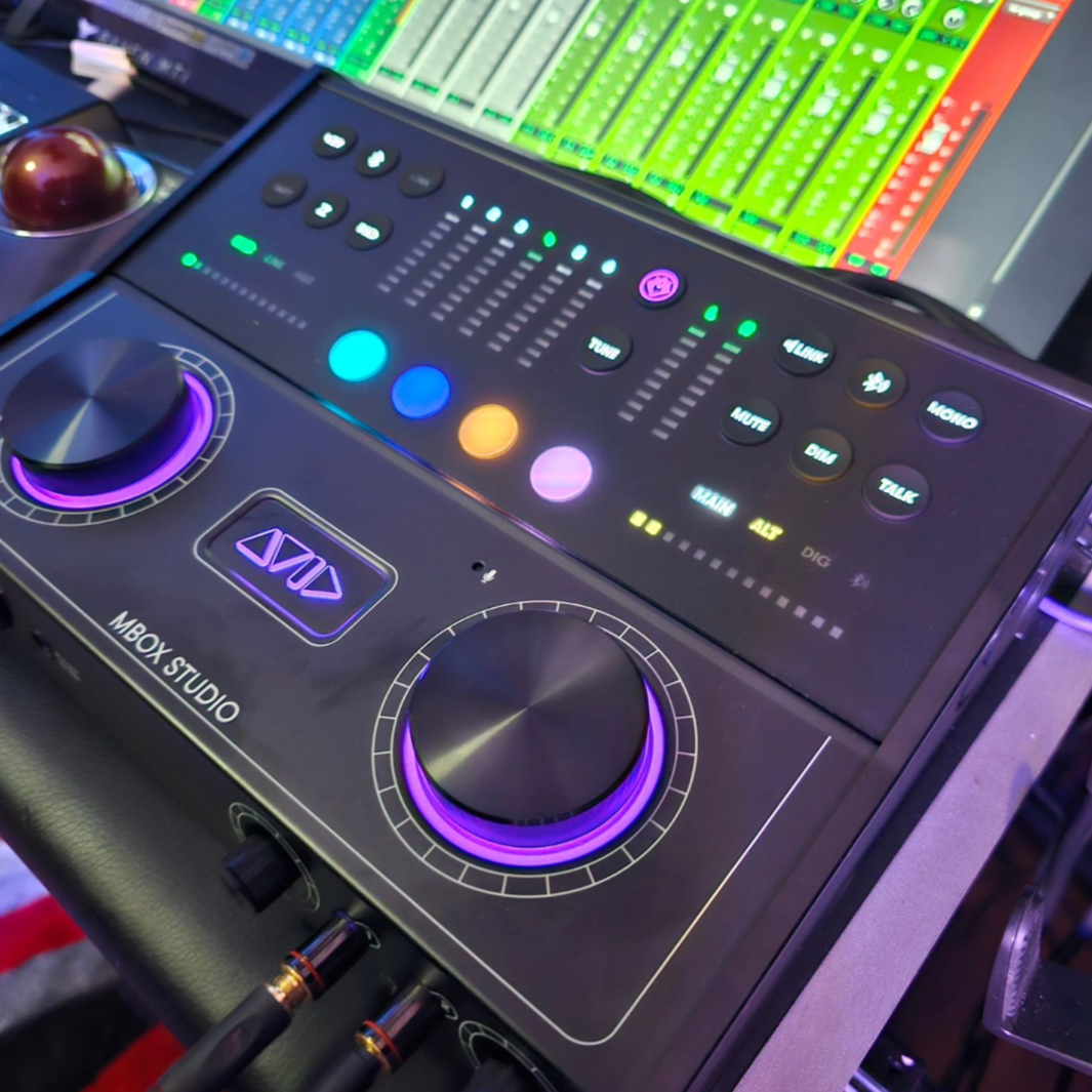 AvidProTools's tweet photo. 🎵 Avid MBOX Studio
📷 https://t.co/sfOvcLQ8jv
▶️ https://t.co/Yz4iIciqCJ
 
#mboxstudio #musicproduction #daw #avidprotools #protools #avid https://t.co/6XORKyCpiD