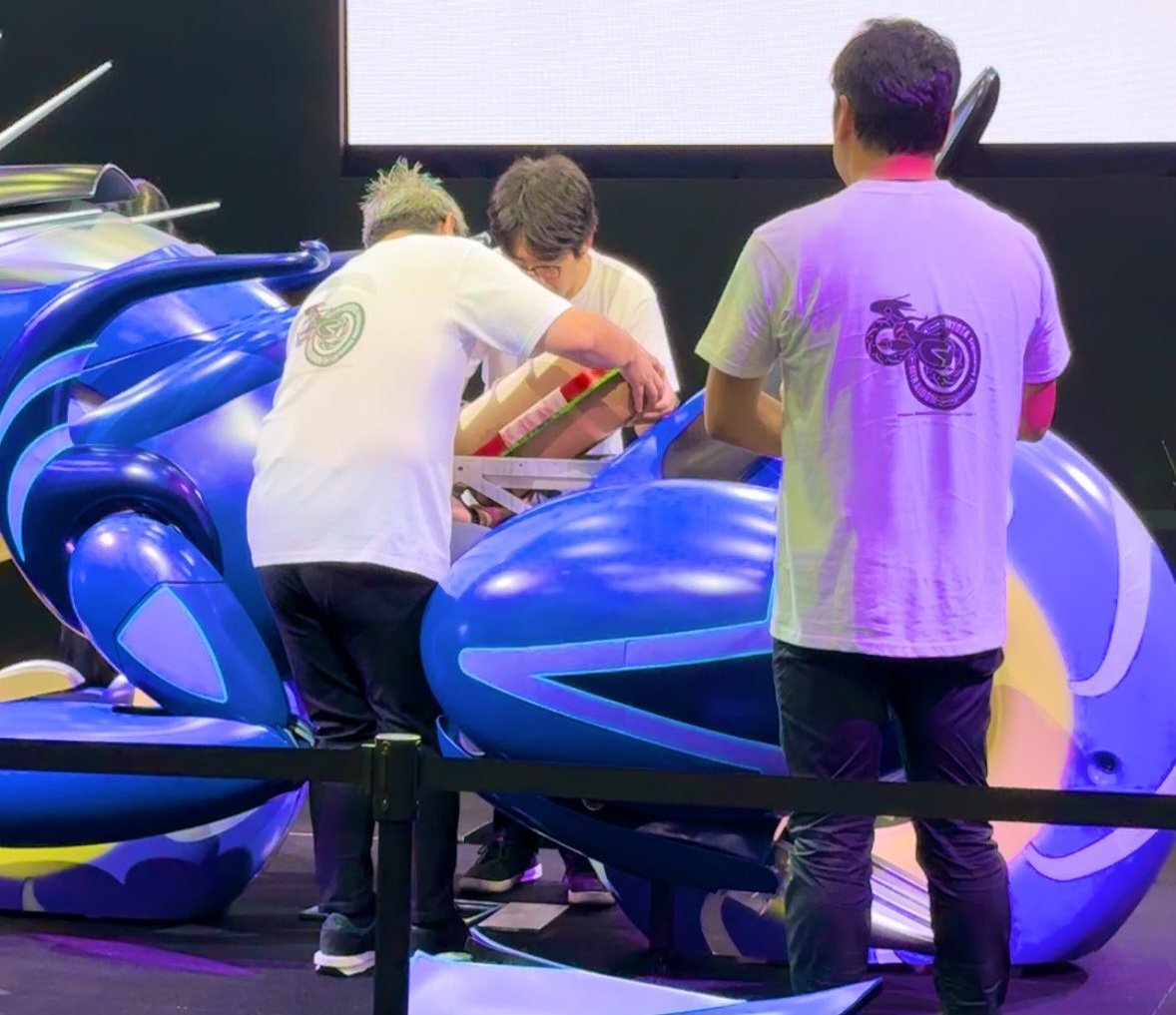 La batería de la moto de exposición de Miraidon de Toyota es un bocadillo.

No, no lo estás viendo mal. ES UN BOCADILLO 🥪