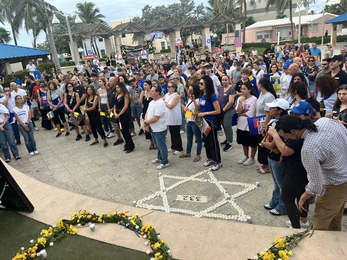 Vigil underway in #Hollywood Florida for the hostages who were killed by Hamas. #southflorida
