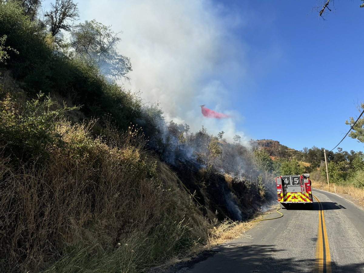 CALFIRE_ButteCo's tweet photo. #centervillefire @CALFIRE_ButteCo resources are at scene of a vegetation fire in the area of Honeyrun rd. and Centerville rd. 40 - 50 acres, zero percent contained. More updates to come…. https://t.co/d0yOVQzE0A