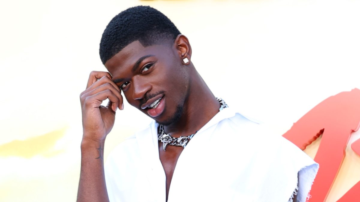 Lil Nas X Jokes About Difficulties For Gay Rappers: ‘We Need More Homosexual Vixens!’ dlvr.it/TCkY75