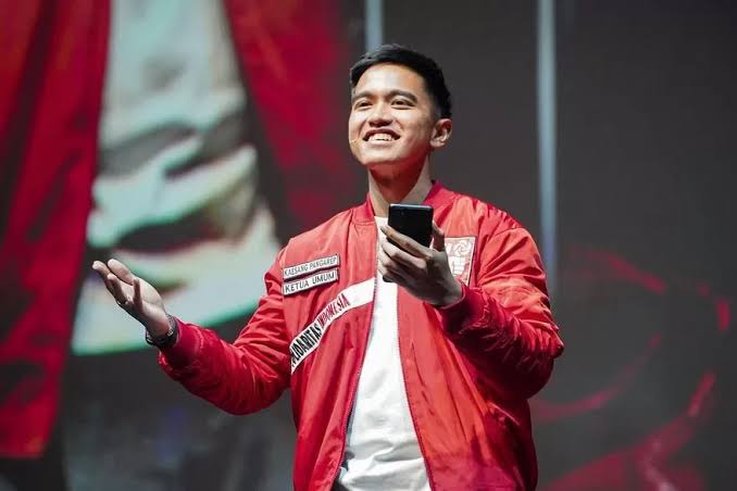 PSI Bersekongkol dengan Kaesang?

Hanya dua pilihan bagi PSI saat ditanya soal Kaesang. TIDAK TAHU atau DIAM sama sekali

Maka dalam beberapa hari ini PSI bagai MONYET KENYANG, cuma bisa garuk2 kepala dan perut

Terlalu aneh memang, bagaimana bisa sebuah partai politik seperti