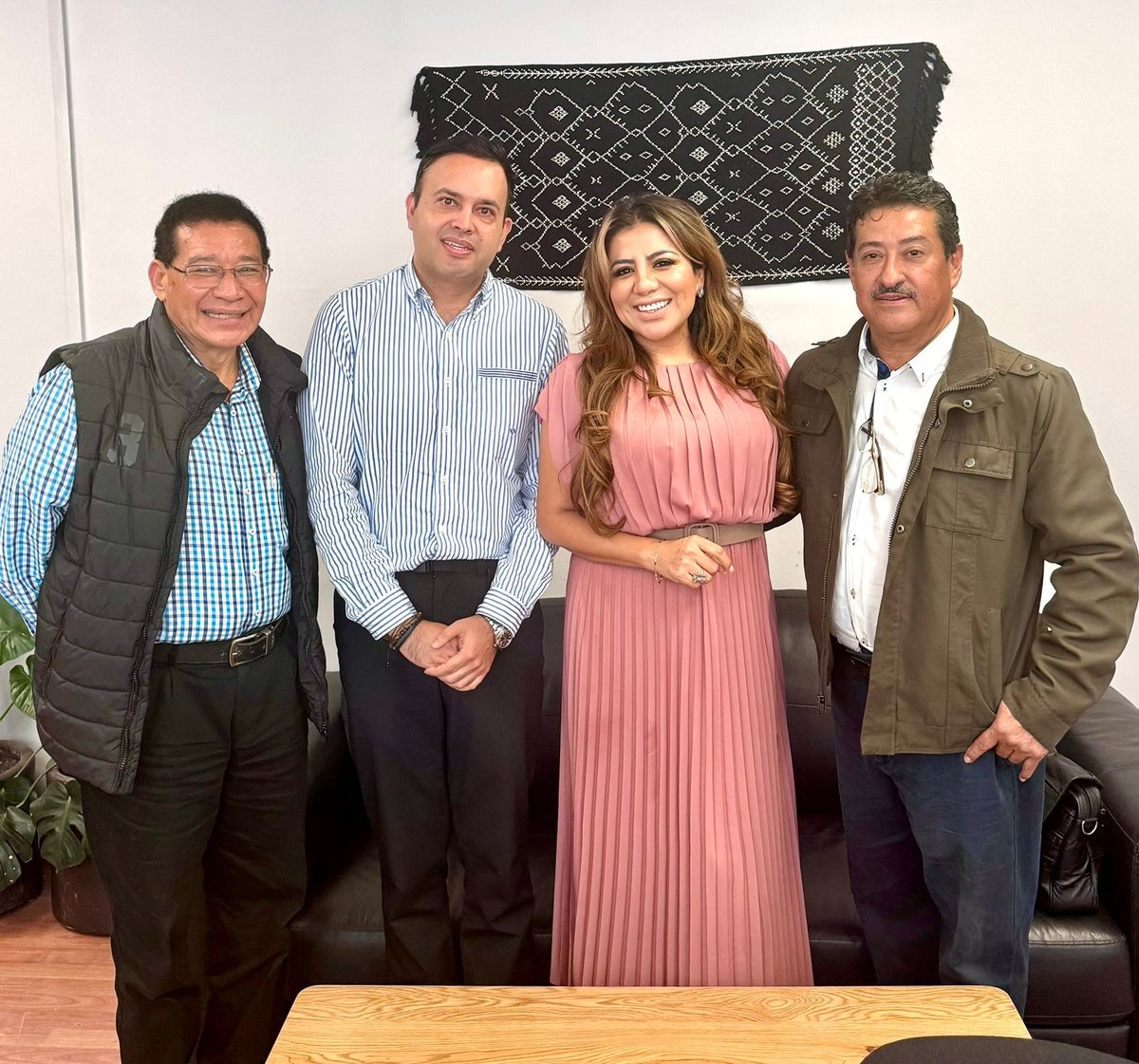 Excelente reunión con el Secretario de Organización Carlos Morales, el delegado en Acayucan José Luis Utrera y el dirigente municipal de Cosamaloapan Gabriel Molina. Su experiencia y compromiso son fundamentales para fortalecer al <a href="/PRIVeracruz_/">CDE PRI Veracruz</a> desde las bases.

Con miras a la