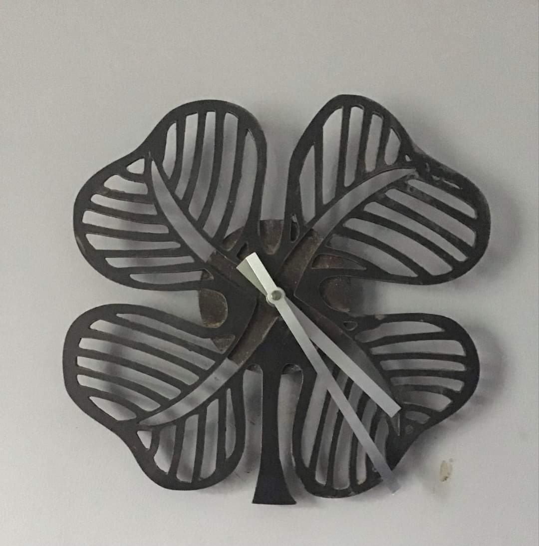 HardgateCSC's tweet image. One of our members can supply these bespoke clocks.
Here at Salvaged Metal Art,we just can’t get enough of this Celtic Clock, which pays tribute to the club’s crest. It is made to order and comes in two sizes. For more information, please contact
Jack Smythe or Salvaged Metal Art