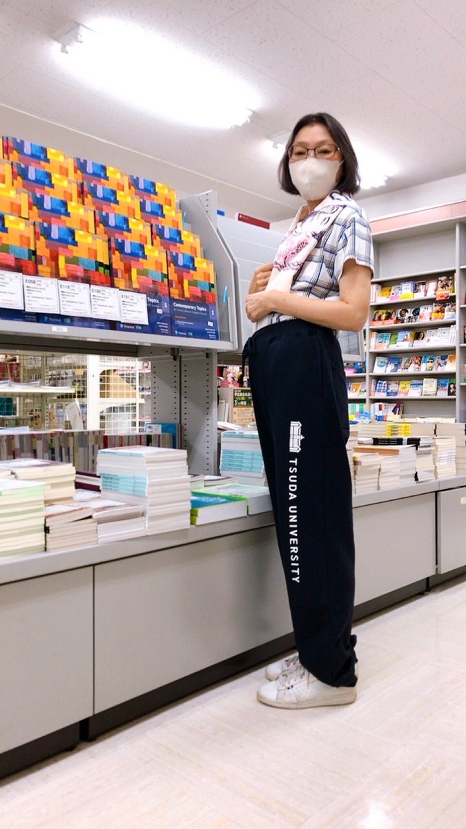 tsudacoop's tweet photo. 好きな言葉は「塩梅」
津田塾大学生協です😊
スウェットパンツ(ネイビー)
はいてみました🩳ゆるくもきつくもなく、いい加減です👍

なんか、うれシーサー😻 https://t.co/ORWYMNlREZ